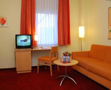 Hotel Tivoli أوسترهولتس-شارمبك المظهر الخارجي الصورة